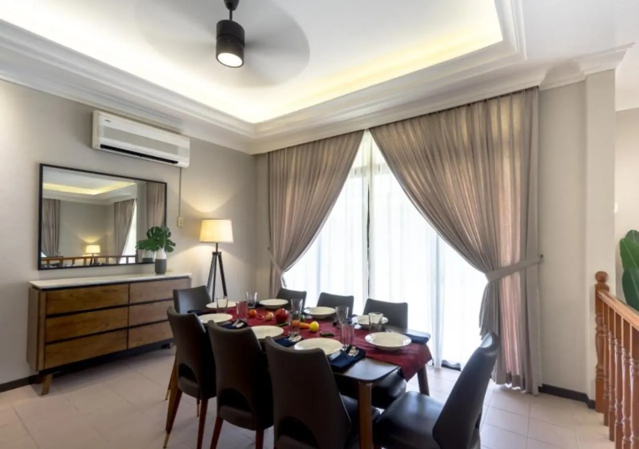 Tanjung Puteri Golf And Resort Malaysia Pasir Gudang 4*,